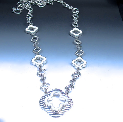 Astrid long necklace with white quatrefoil