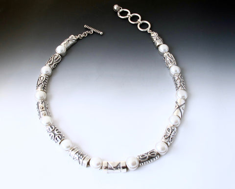 Petite Fours Pearl Collar