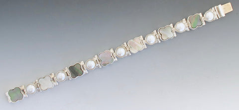 Pearl and quatrefoil grey mother of pearl bracelet